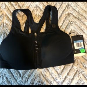 NWT Nike Shape Sports Bra Size Medium